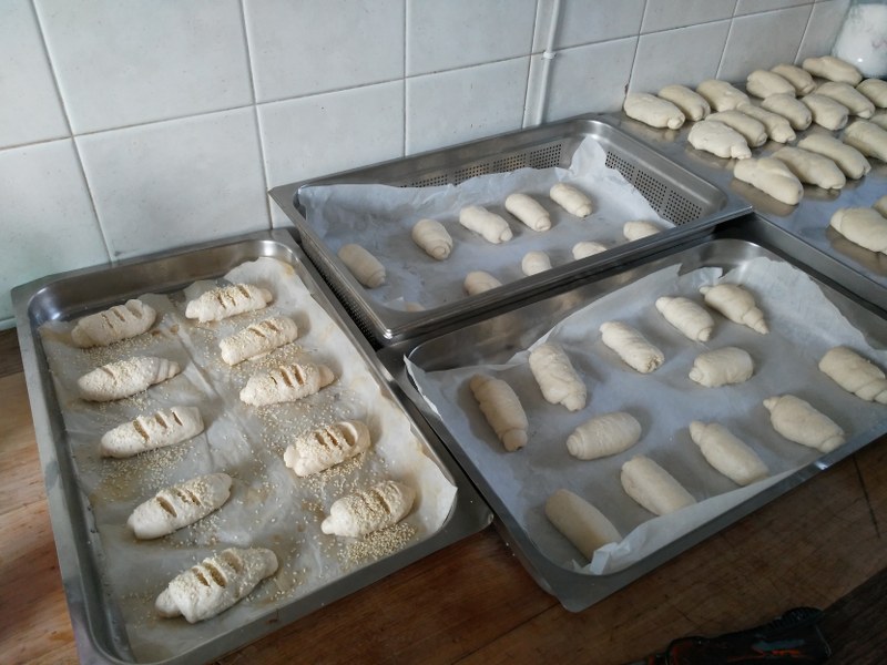 Preparazione del pane in Comunità